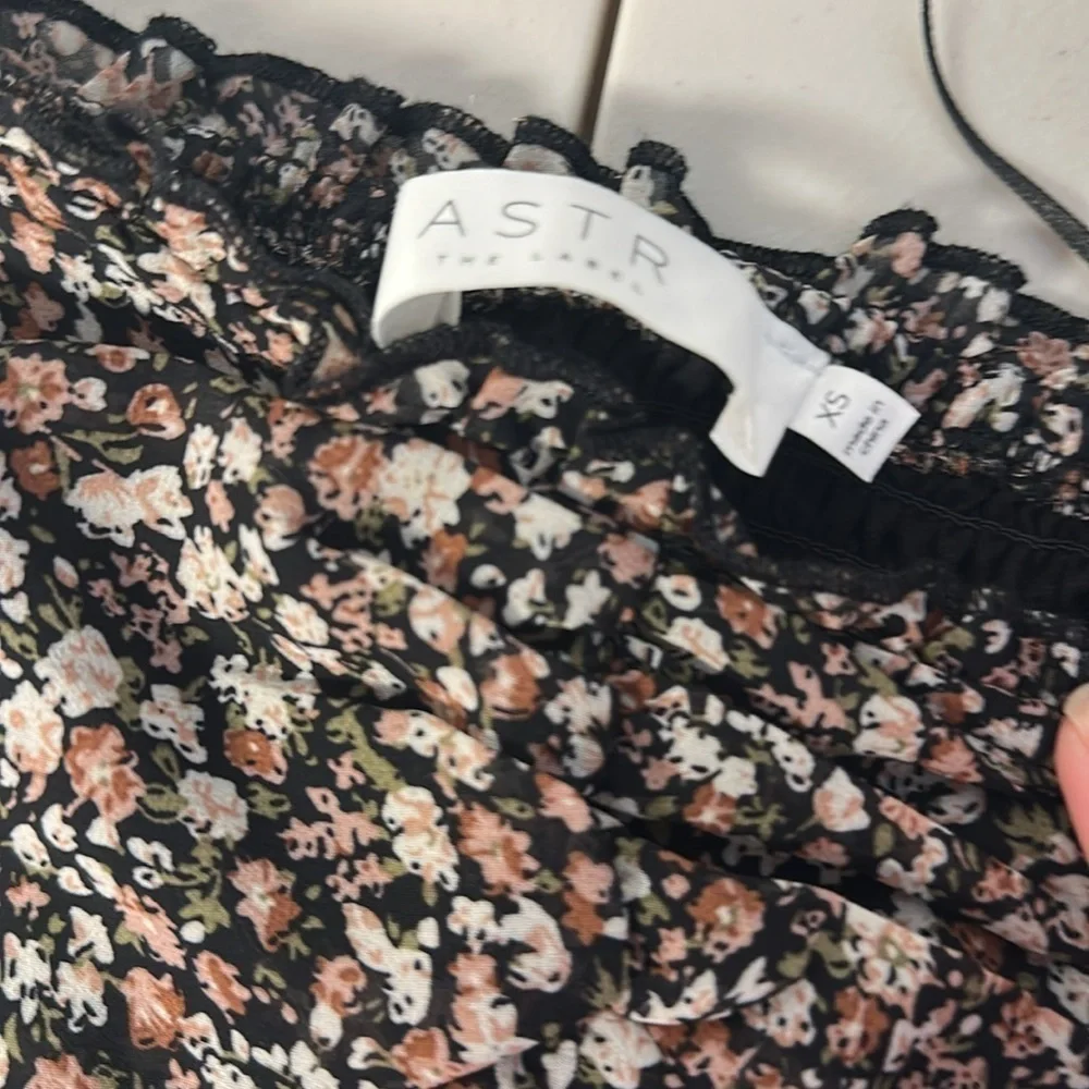 ASTR The Label Floral Ruched Sweetheart Neck Crop Top